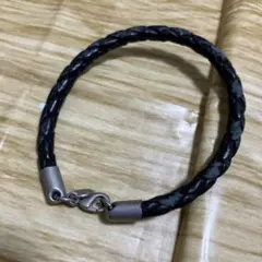 A.P.C.レザーブレスレット 編み込みデザインのサムネイル