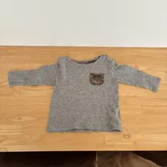 迷彩ポケット付きグレー長袖Tシャツ