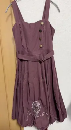 axes femme 刺繍入りジャンパースカート