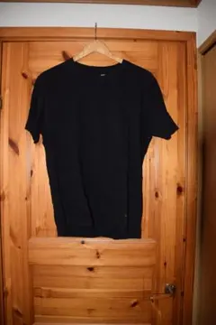 黒のコットンTシャツ