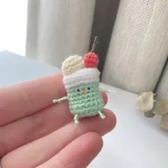 クリームソーダさん　あみぐるみ　即購入OK 「昭和レトロ代表です」　メロンソーダ