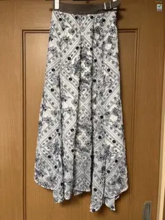スカーフ柄刺繍スカート　0