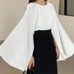 Louere フレアスリットスリーブブラウスのサムネイル