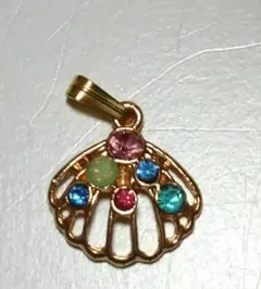 レトロネックレス　貝殻型カラフルストーンペンダントトップ