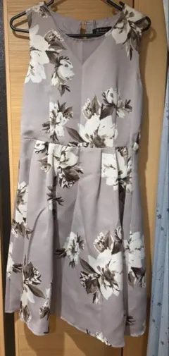 花柄 ノースリーブ ひざ丈ワンピース
