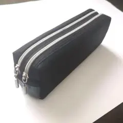 黒ペンケース　筆箱　ブラック