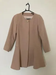 【Noela 】ピンクベージュ フレアシルエット ロングコートのサムネイル