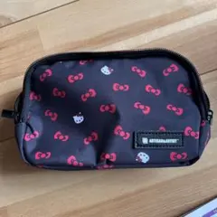 アルティザン.アンド.アーティストXハローキティ コスメポーチ