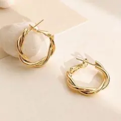 ピアス ゴールド ツイスト フープピアス ねじれ おしゃれ 韓国 上品