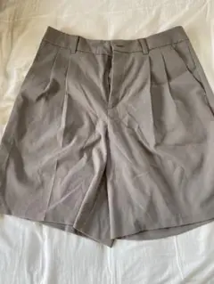 GU ベージュ ショートパンツ プリーツ入り　XXL
