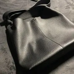 ブラックレザーショルダーバッグ