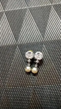 imac イマック　クリスタルとパールのイヤリング　清楚な美しさ！