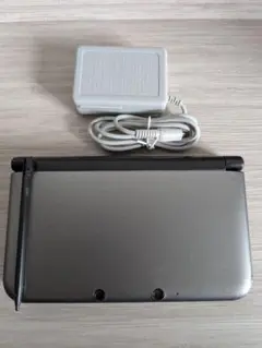 ニンテンドー3dsll　シルバー×ブラック　充電器　タッチペン