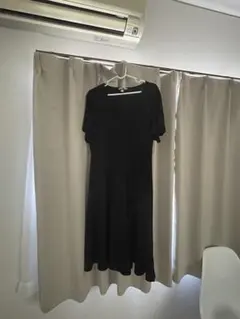 H&M ブラック Vネック 半袖 ワンピース