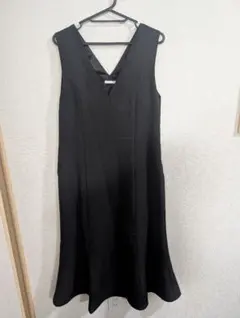 【新品未使用】ブラック Vネック ロング ワンピース フレア 体型カバー