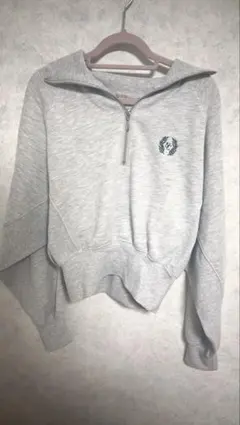 ナイスクラップハーフジップワンポイント刺繍スウェット　グレー