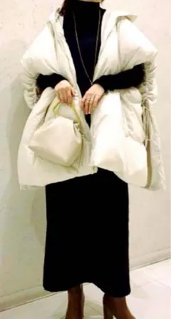 ミラオーウェン　サイドリボンダウンポンチョ　ケープ　ダウンベスト　サスティナ ミラオーウェン サイドリボンダウンポンチョ ケープ ダウン