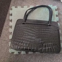 クロコダイル風ブラックハンドバッグとスマホショルダーのセット