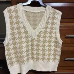 SHEIN ベージュ・ホワイト ハウンドトゥース ニットベスト S