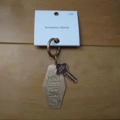 【新品未使用】3COINS　ホテルキーチャーム ブラウン