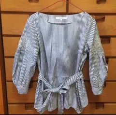 【WORLD】〈美品〉UNTITLED ストライプブラウスのサムネイル