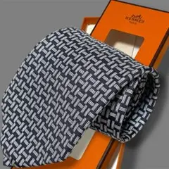 極美品箱付き エルメス ネクタイ シルク100% モノクローム 白黒 H総柄ロゴ