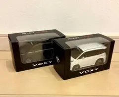 【新品未開封品‼️】TOYOTA VOXY プルバックカー 白黒2台セットのサムネイル