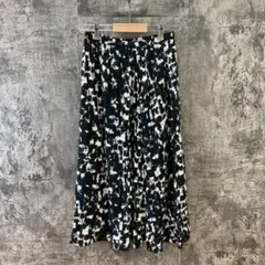 ✨UNIQLO✨ユニクロ♡フレアスカート♡センス抜群♡抽象的模様♡黒♡白(M)