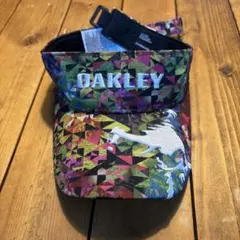 OAKLEY ゴルフ用バイザー 総柄 マルチカラーのサムネイル