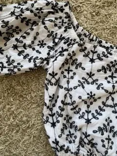 FOREVER 21 花柄オフショルダートップス　Sサイズ