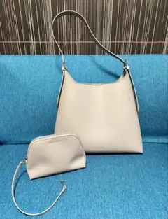 【Charles&Keith】グレーショルダーバッグ&ポーチ