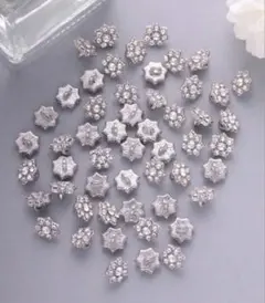 ラインストーンのお花型ボタン33個セット
