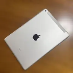 iPad 第7世代　32GB セルラー　SIMフリー　割れなし　A2198 美品のサムネイル