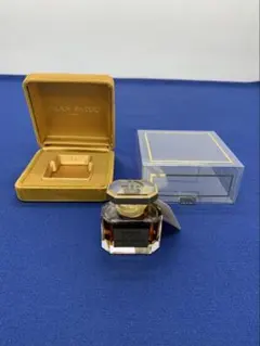 ○ESTEE LAUDER○練り香水○ソリッドパルファム○機関車○センシュアス