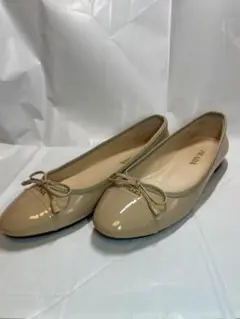 極美品 PRADA ベージュエナメル フラットパンプス バレリーナ　25.5JP