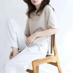 23区　グレージュ色のカットソーのサムネイル