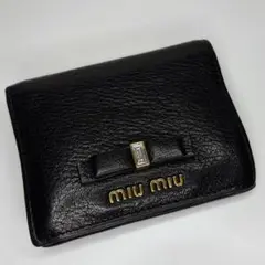 美品 miumiu マドラスフィオッコ 三つ折り財布 黒 リボン クリスタル