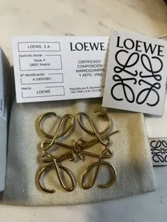 LOEWE アナグラム ブローチ ゴールドのサムネイル
