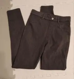 ダークグレー スキニーパンツ 　ユニクロ