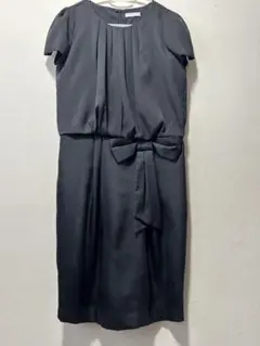 BARNEYS NEW YORK ブラックひざ丈ワンピース　リボン付