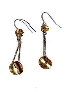 金色のフックピアス