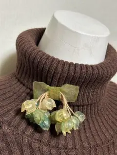 美品　作家物　豚皮コサージュ　透かしグリーン　軽いブローチ　春夏小物　服飾小物