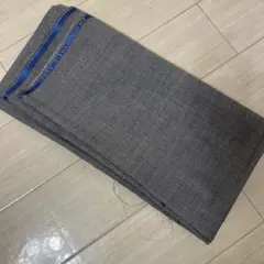 グレーの布地 青い刺繍付き 152×74