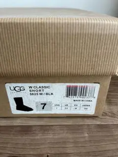 UGG W CLASSIC SHORT 5825 W/BLK 7