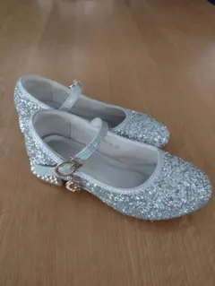 キラキラローヒールパンプス　19センチ