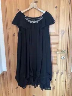 フリル付き黒パーティードレス サイズ2