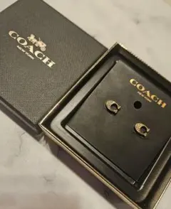 COACH✨美品✨ ゴールド Cロゴ スタッド ピアス シグネチャー