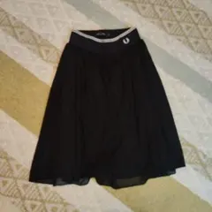 FRED PERRY フレアスカート ブラックのサムネイル
