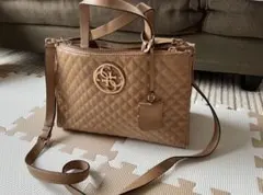 GUESS キルティング ショルダーバッグ ベージュのサムネイル