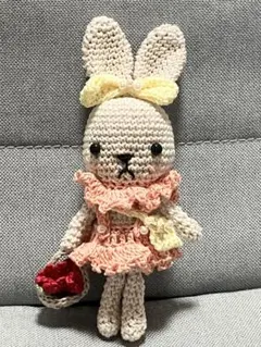 母の日　うさぎの編みぐるみチャーム　キーホルダー